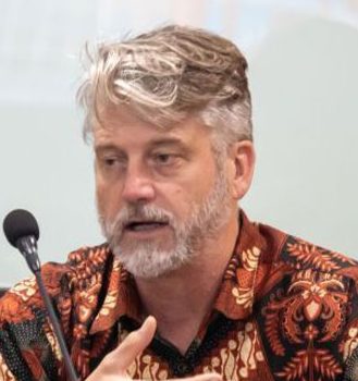Headshot of Tony Loughland